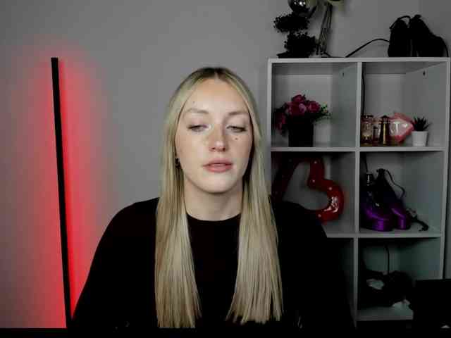 EvelynBlond26
