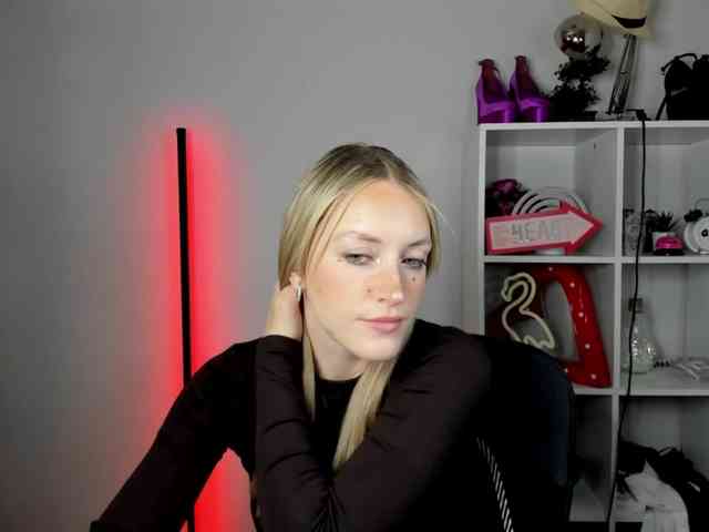 EvelynBlond26