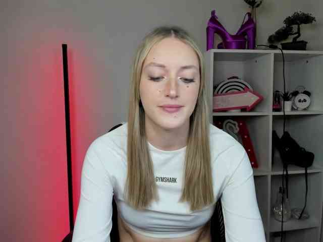 EvelynBlond26