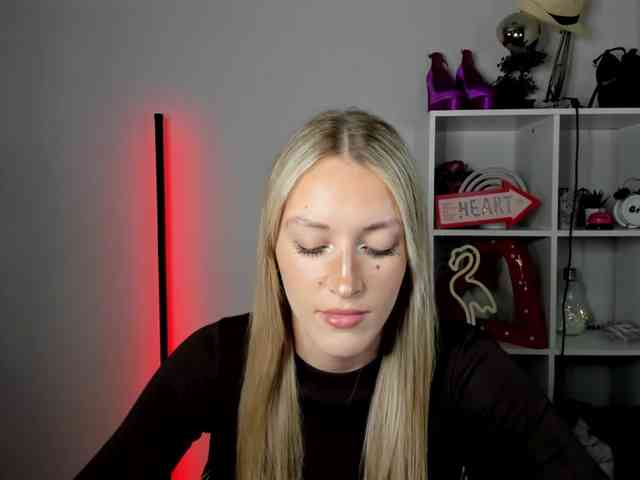 EvelynBlond26