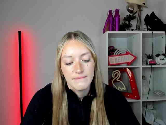 EvelynBlond26