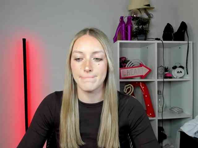 EvelynBlond26