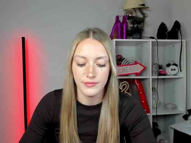 Model: EvelynBlond26