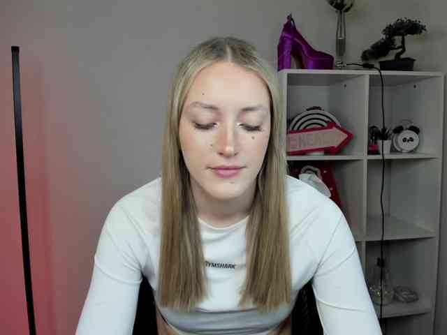 EvelynBlond26