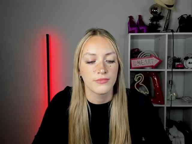 EvelynBlond26