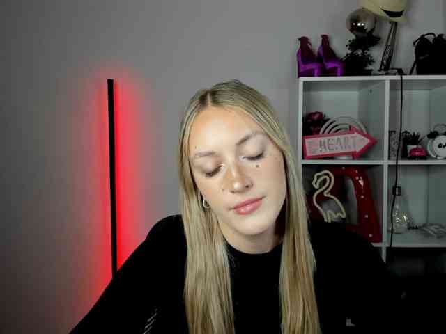 EvelynBlond26