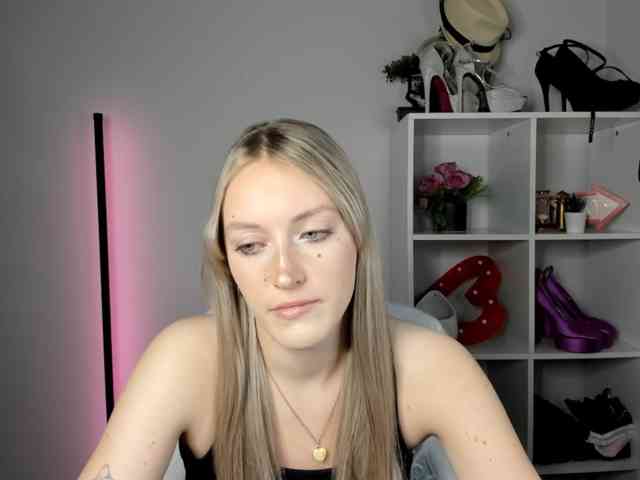 EvelynBlond26