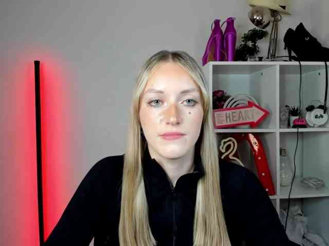 EvelynBlond26