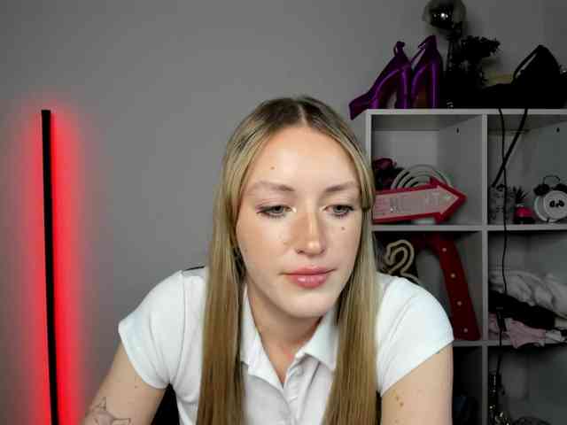 EvelynBlond26