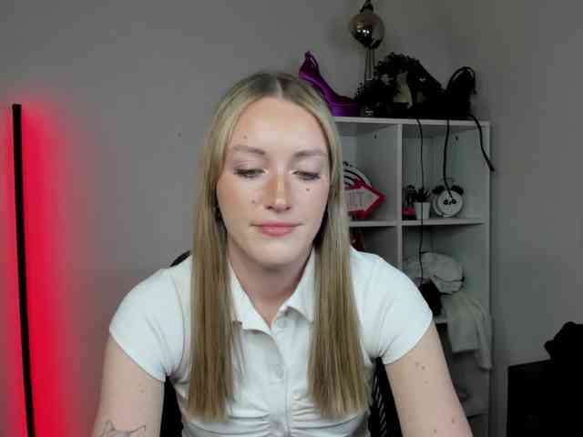 EvelynBlond26