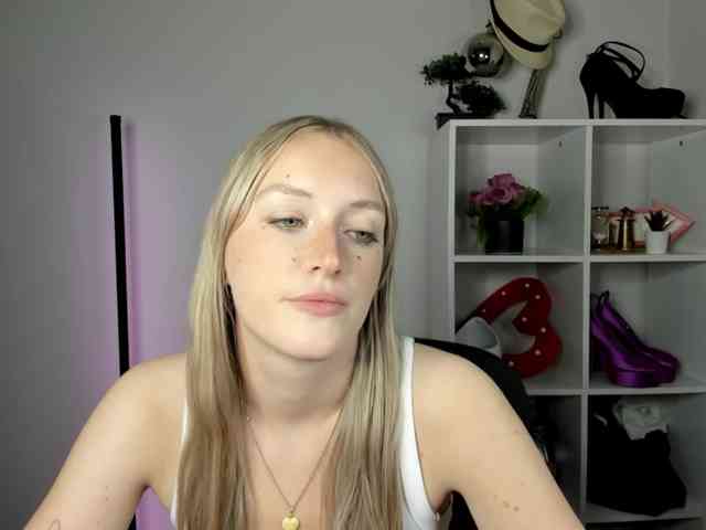 EvelynBlond26
