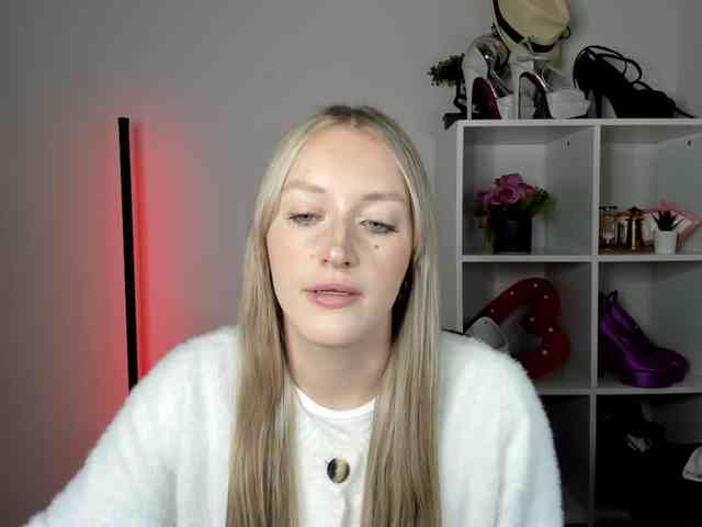 Model: EvelynBlond26
