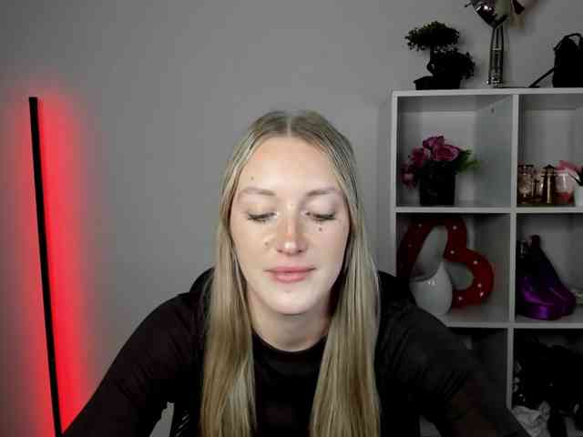 EvelynBlond26