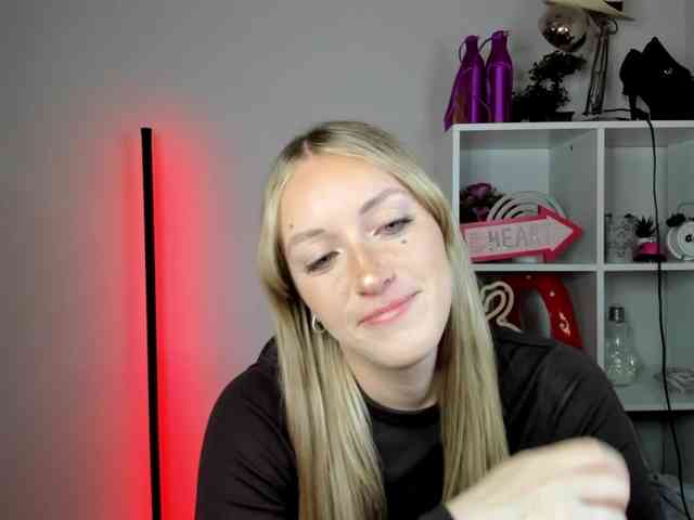 EvelynBlond26