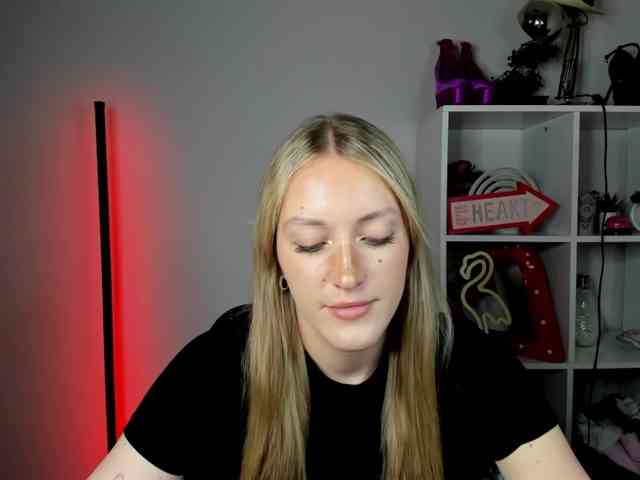 EvelynBlond26