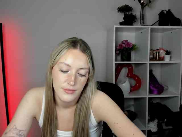 Model: EvelynBlond26