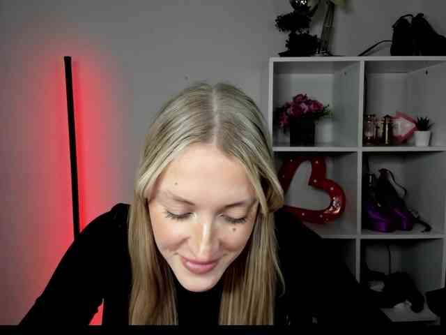 Model: EvelynBlond26