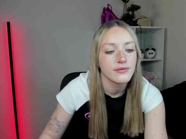 EvelynBlond26
