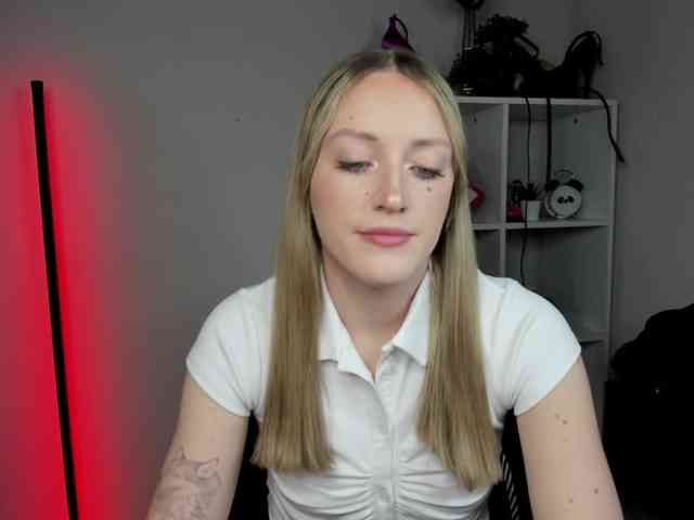 EvelynBlond26
