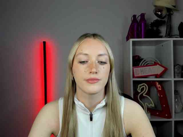 EvelynBlond26