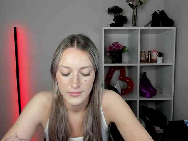 Model: EvelynBlond26