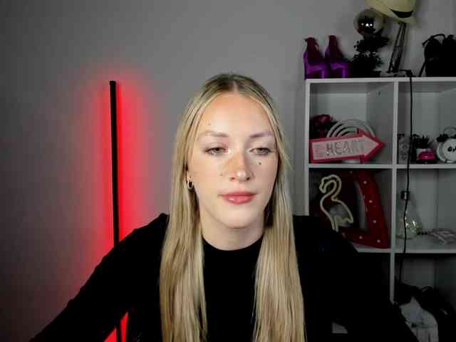 EvelynBlond26