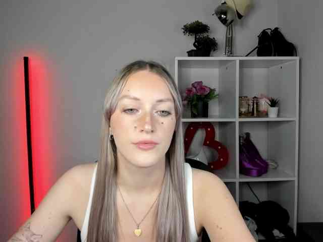 Model: EvelynBlond26