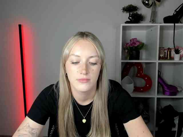 EvelynBlond26