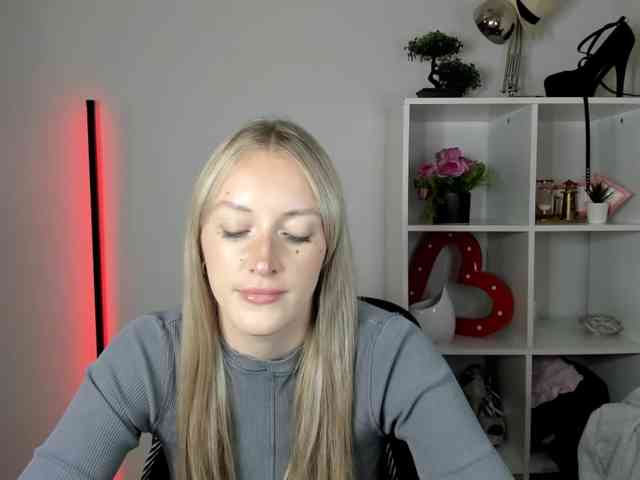 EvelynBlond26