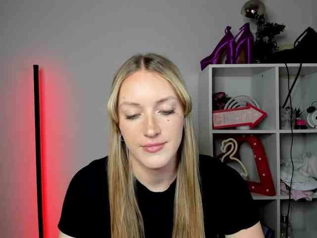 EvelynBlond26