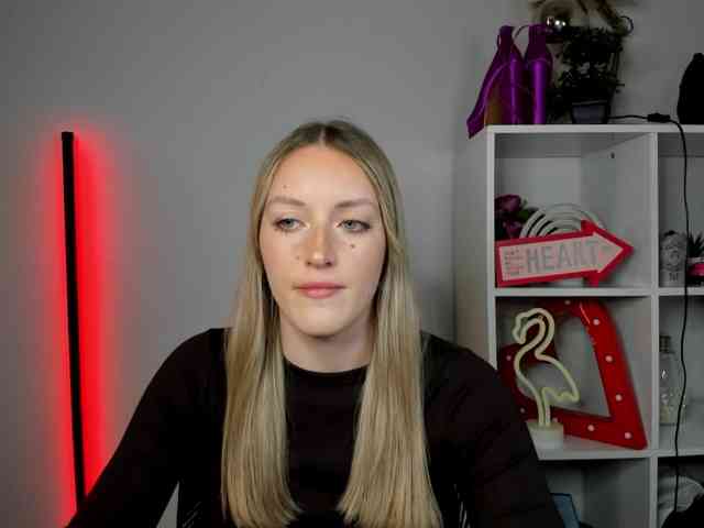 EvelynBlond26 webcam