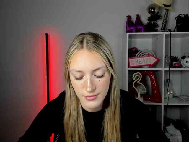 EvelynBlond26