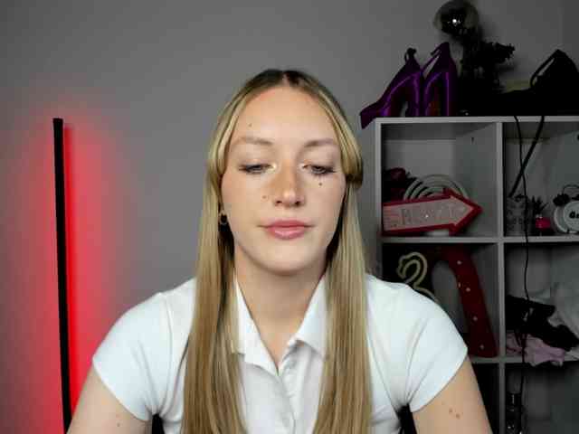 Model: EvelynBlond26