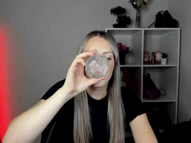EvelynBlond26 webcam