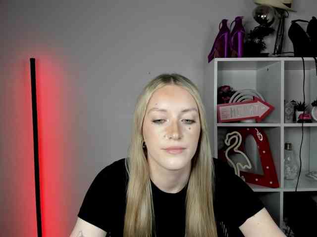 EvelynBlond26