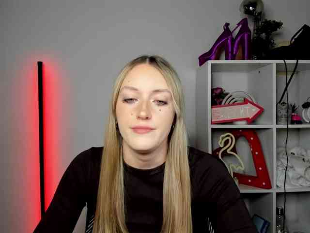 Model: EvelynBlond26