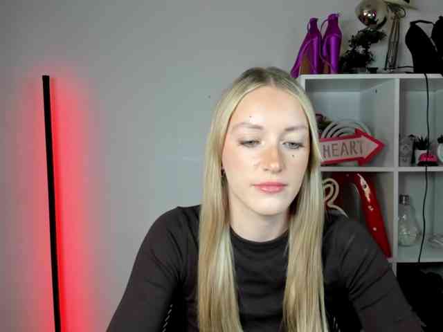 EvelynBlond26