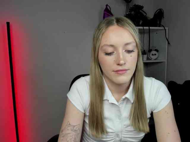 EvelynBlond26