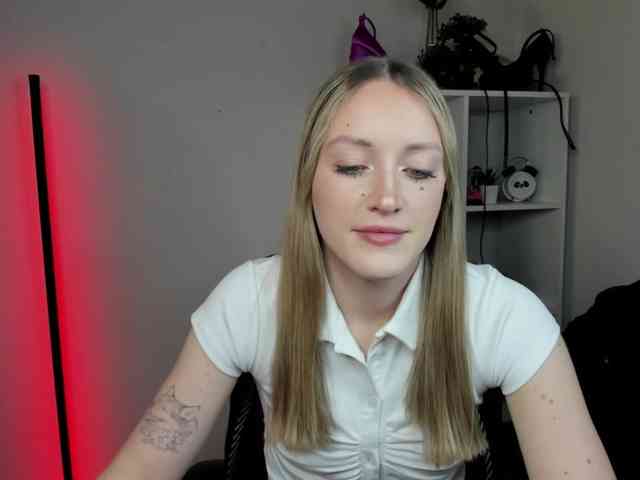 EvelynBlond26