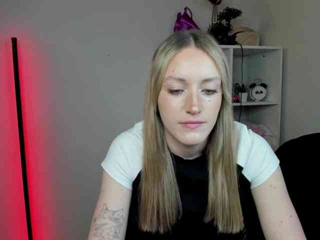 EvelynBlond26