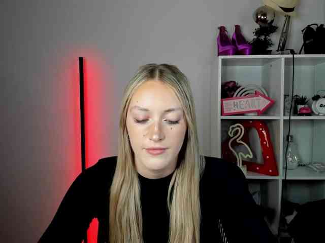EvelynBlond26