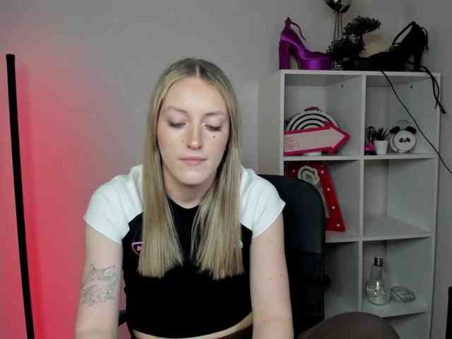 EvelynBlond26
