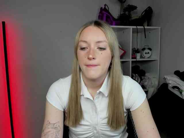 EvelynBlond26