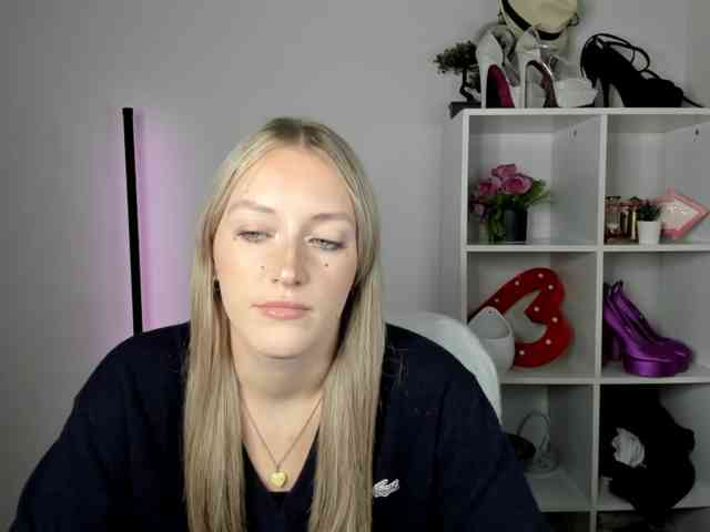 Model: EvelynBlond26