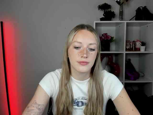 Model: EvelynBlond26