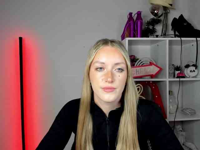 EvelynBlond26