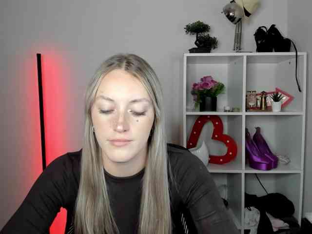 Model: EvelynBlond26