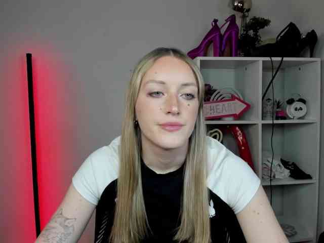 EvelynBlond26