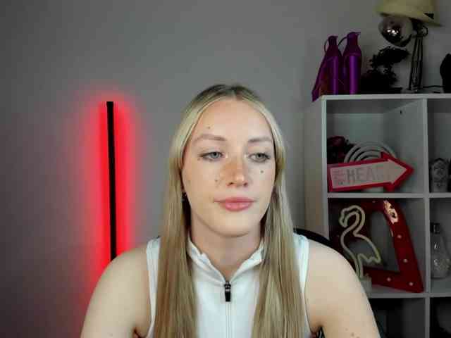 EvelynBlond26