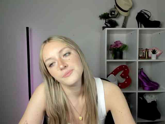 EvelynBlond26